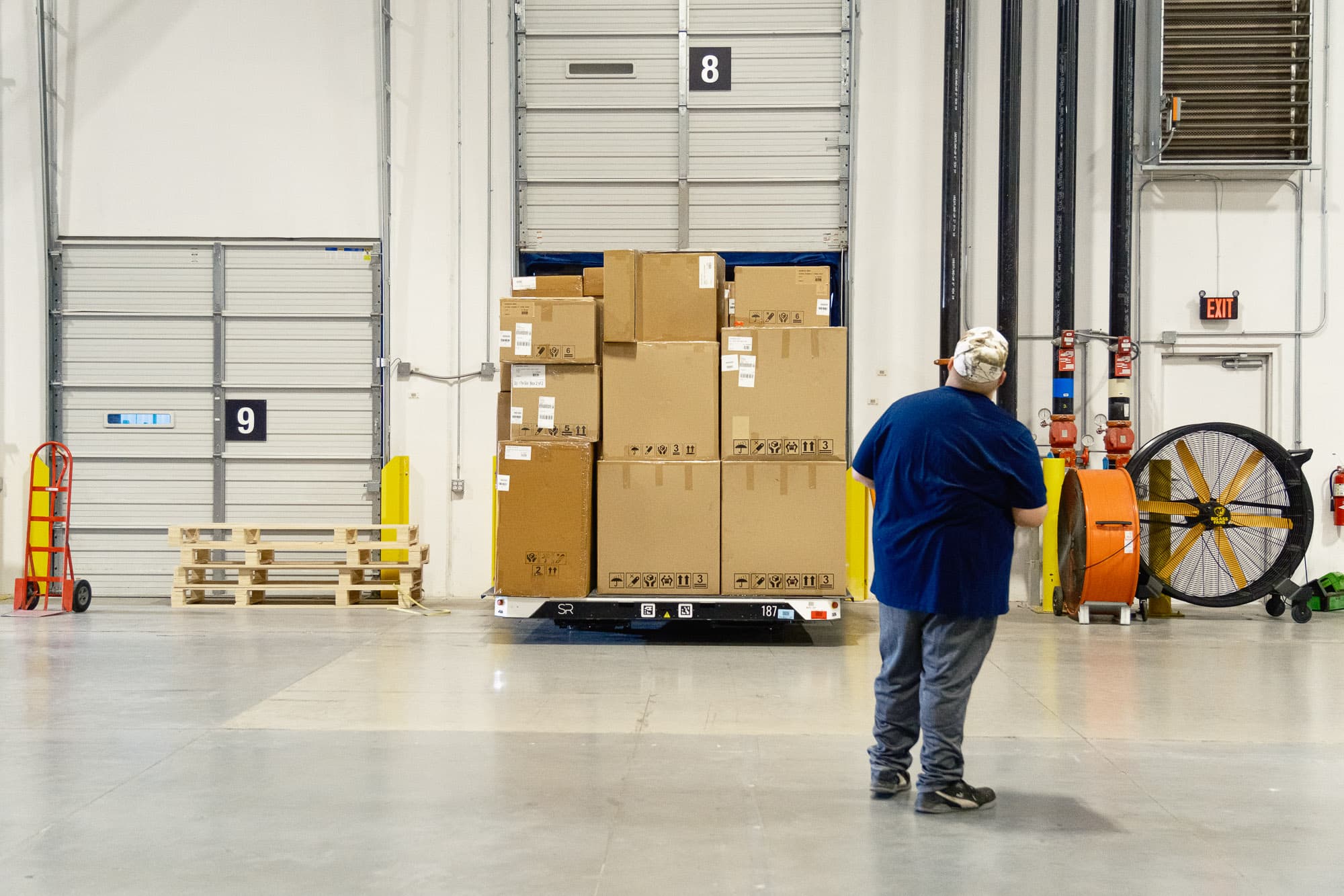 Four Hands Increases Truck Loading / Unloading Speed
